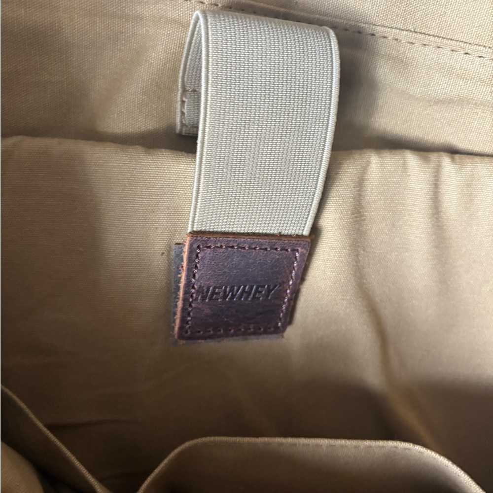 NEWHEY Waxed Canvas & Leather 15.6"
Laptop Messenger Bag - Vintage Khaki. - Picture 3 of 4